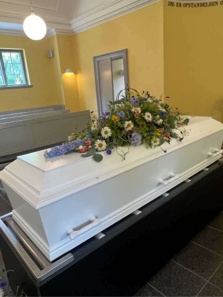 Kistepynt - blandede farver i naturlig stil