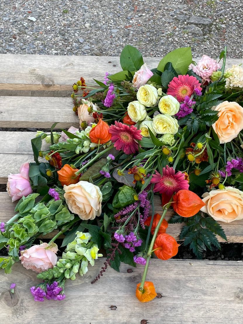 Bårebuket - farverig