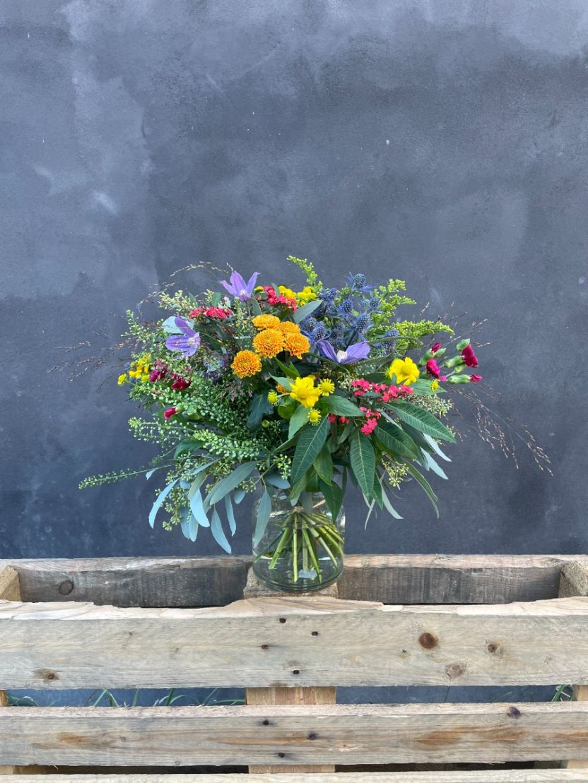 Farverig, vild & naturlig buket