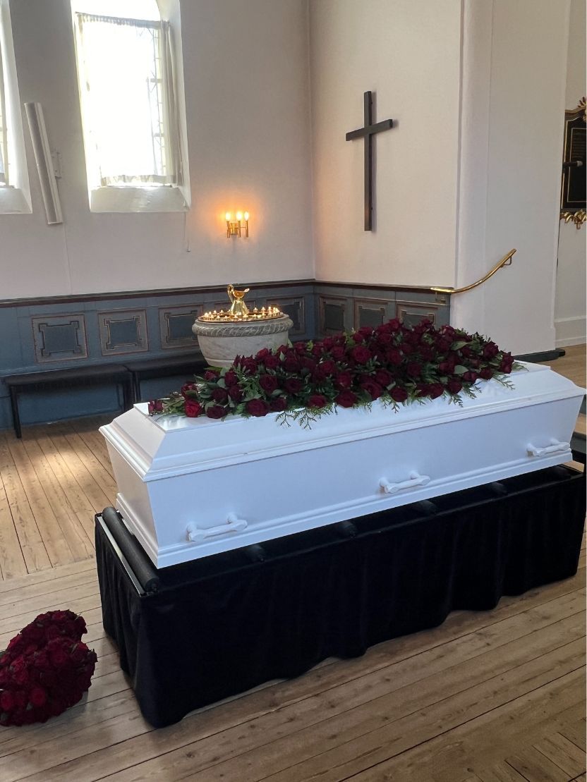 Kistepynt - eksklusive mørkerøde roser