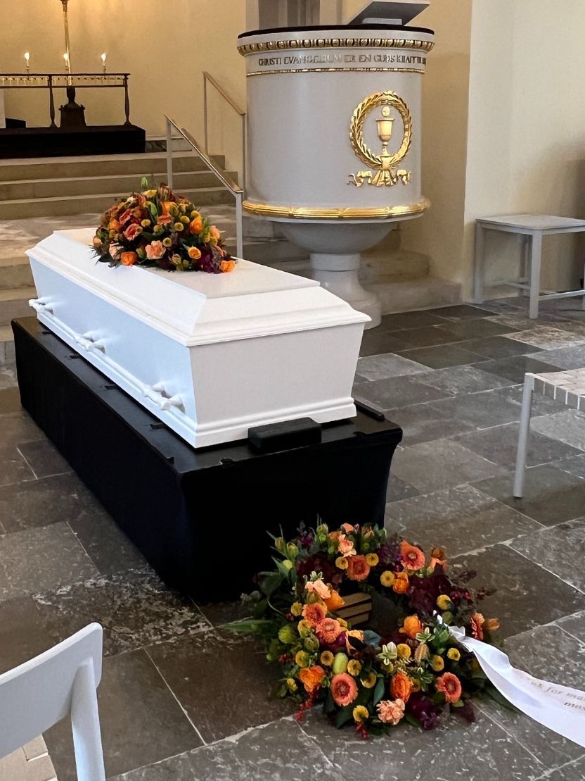 Kistepynt - orange roser og sæsonens orange farver