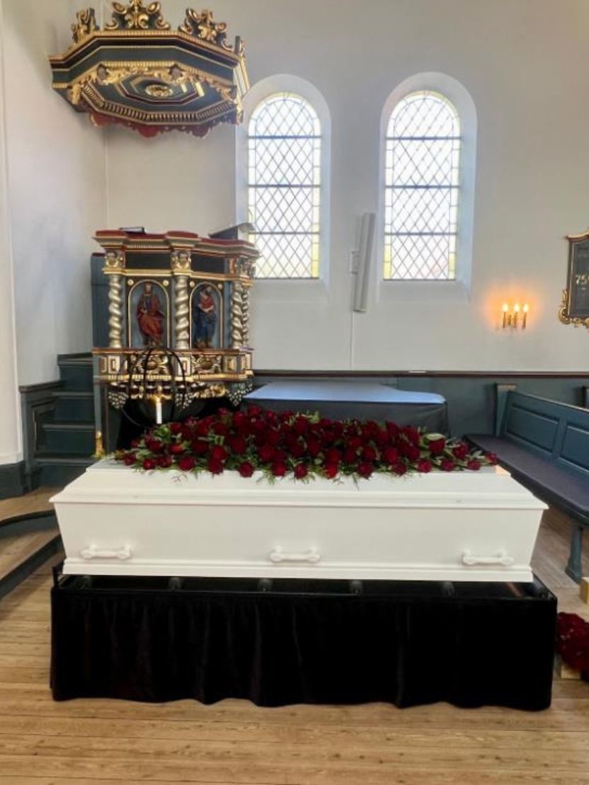 Kistepynt - eksklusive mørkerøde roser