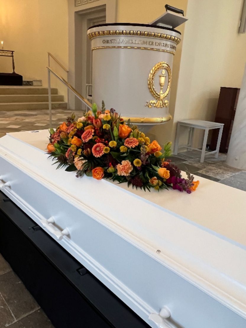 Kistepynt - orange roser og sæsonens orange farver